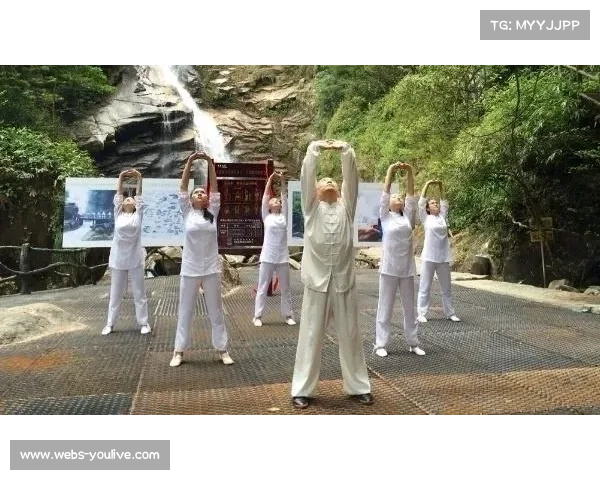 信阳彭家湾乡运动会健身气功八段锦指导环节受欢迎,居民跟练拉近距离 信阳彭家湾乡运动会健身气功八段锦指导环节受欢迎,居民跟练拉近距离