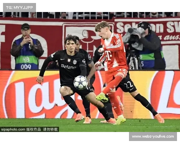 德甲俱乐部开放日，千名球迷与球员互动