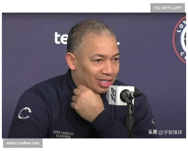 专访：裁判员谈在高速比赛中如何准确观察和判罚低位防守中的身体接触